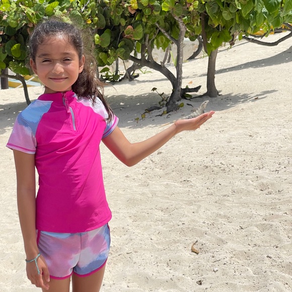 Hi I’m Zoe! Welcome to my closet🌸 - Picture 4 of 16